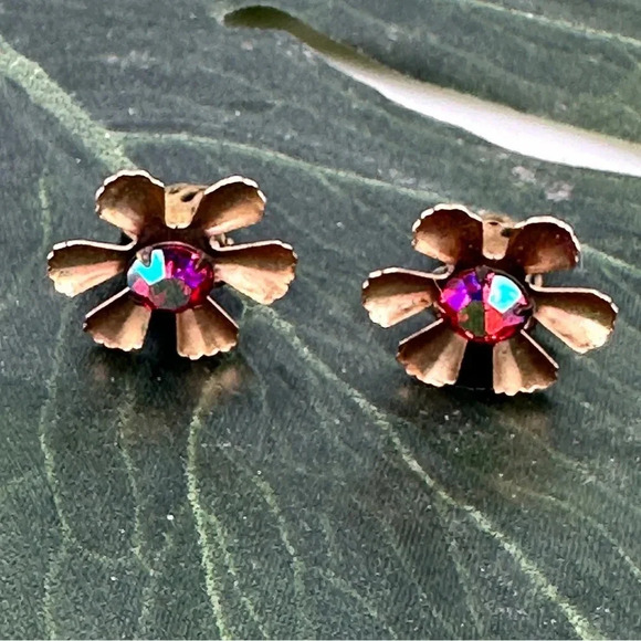 Vintage Aurora Borealis Flower Earrings Clip-On Gold-tone Estate Costume… - Picture 2 of 9